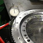 用在汽車(chē)吊旋轉(zhuǎn)臂上的小型齒輪式回轉(zhuǎn)驅(qū)動(dòng)