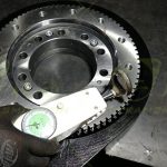 用在汽車(chē)吊旋轉(zhuǎn)臂上的小型齒輪式回轉(zhuǎn)驅(qū)動(dòng)