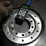 用在汽車(chē)吊旋轉(zhuǎn)臂上的小型齒輪式回轉(zhuǎn)驅(qū)動(dòng)