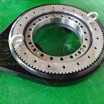 用在汽車(chē)吊旋轉(zhuǎn)臂上的小型齒輪式回轉(zhuǎn)驅(qū)動(dòng)